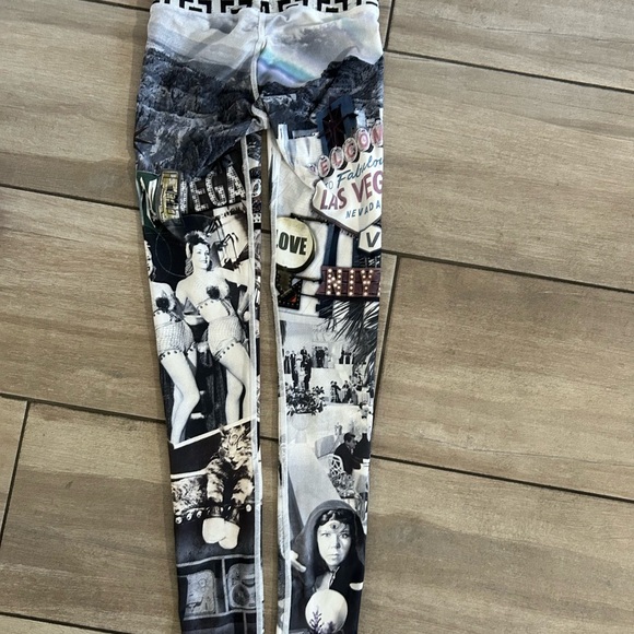 Bundle lot of 3 women xs Niyama Sol workout tank pants leggings shorts Vegas - Picture 4 of 11